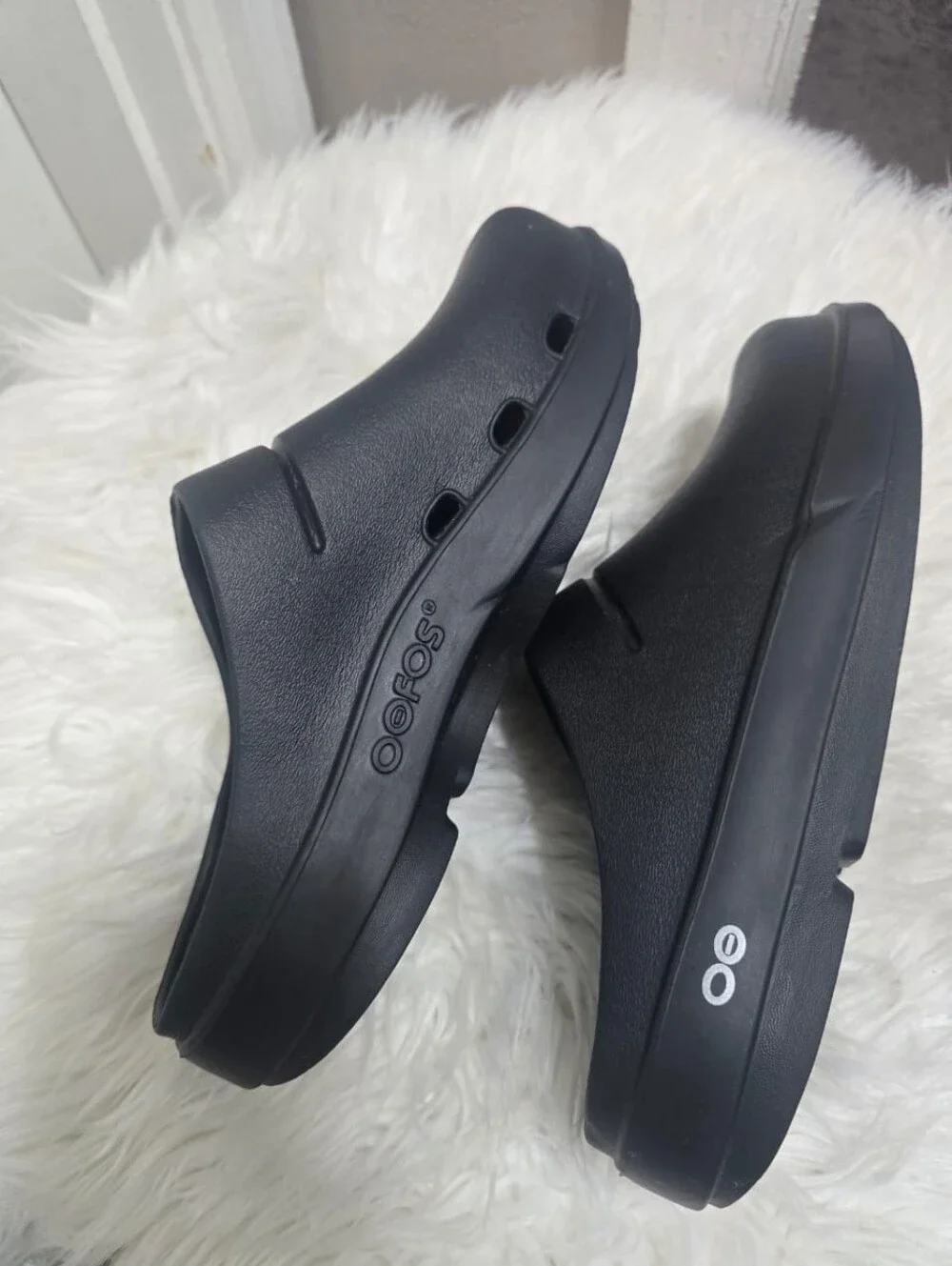 OOFOS lightweight slip